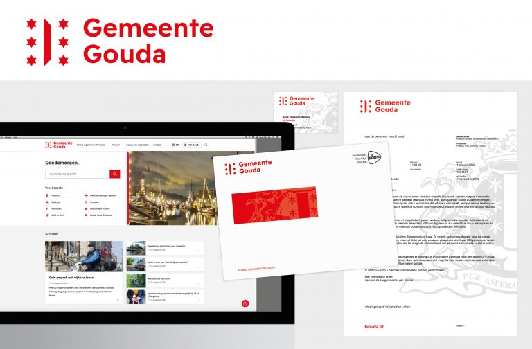 Collage met verschillende uitingen van d egemeente Gouda in nieuwe huisstijl: de website, het briefpapier, de envelop en een visitekaartje.