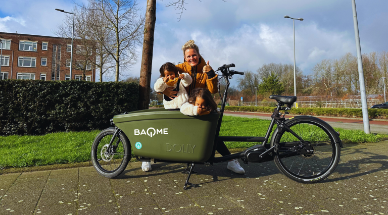 Op de foto ziet u een deelbakfiets van BAQME.