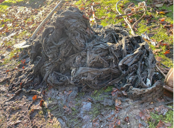 Berg met toiletdoekjes die de gemeente uit het riool heeft gehaald.