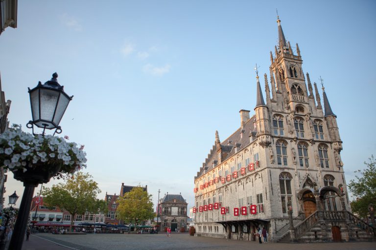 stadhuis vanaf Markt gezien