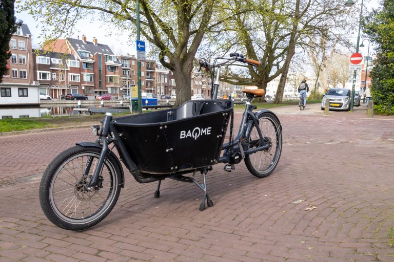 Een elektrische deelbakfiets van BAQME.