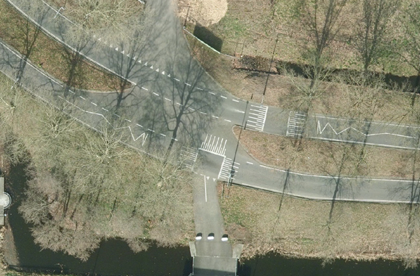 Overzichtsfoto van een oversteekplaats aan de Goudse Houtsingel in 2024.