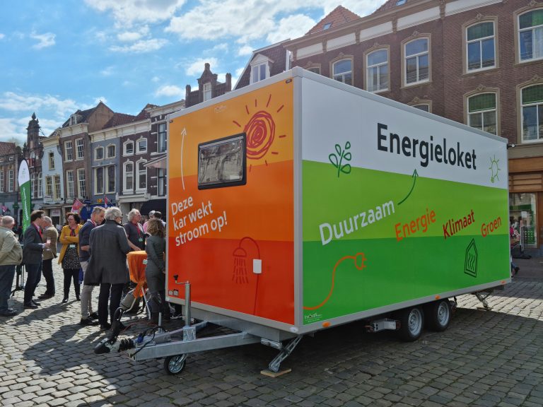 Het mobiele energieloket op de Markt van Gouda.