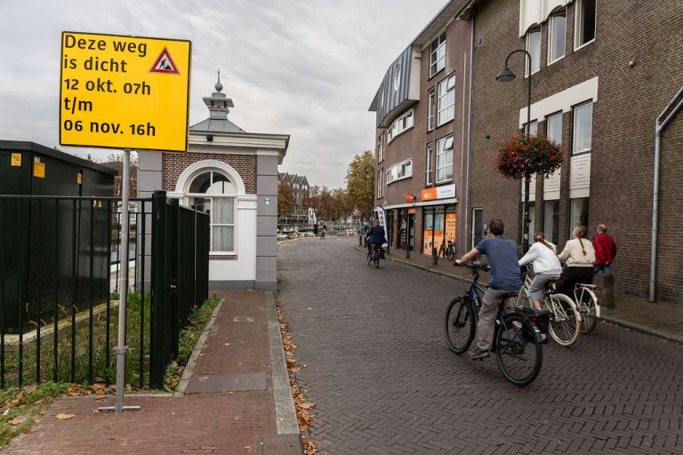 korte vest met fietsers